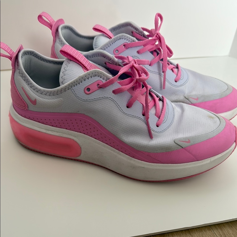 Nike Air Max Women's Light Purple and Pink Sneakers